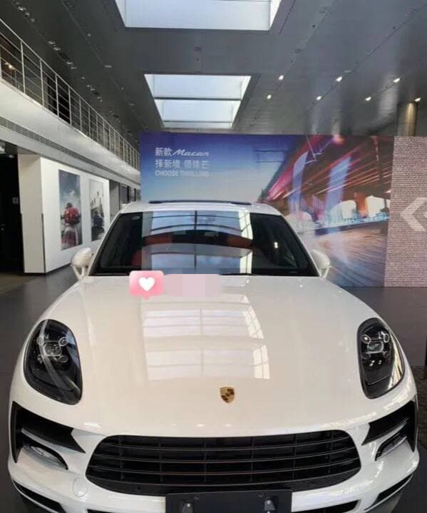 AliceCh65423261's tweet photo. Of course also repaired. The car I picked up at the Porsche-4S store in Shijingshan, Beijing in December 2018, 19 models, exactly three years. car in Singapore. Anyone who wants to buy this car can send me a private message to get a new car.🙂 https://t.co/0wURswK1GR