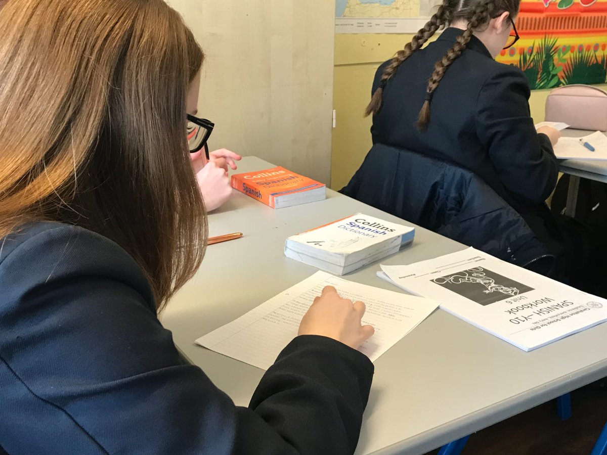 CarshaltonHigh's tweet photo. Spanish students are corresponding with students in Spain to improve their conversation and written language. They are very excited about the replies they will be receiving #penpal #spanish #mfl #teamchsg #excellenceeverywhereeveryday @CHSG_MFL @MrDevenney @CareersChsg https://t.co/8CyPmigBJy