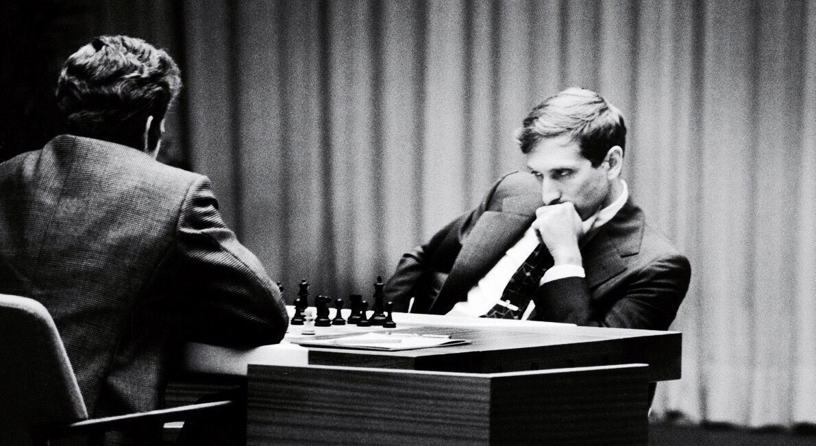 retrochenta's tweet photo. Hoy hace 14 años que nos dejó el gran Bobby Fischer, probablemente el mejor jugador de ajedrez de la historia. https://t.co/U1VfYeKFWk