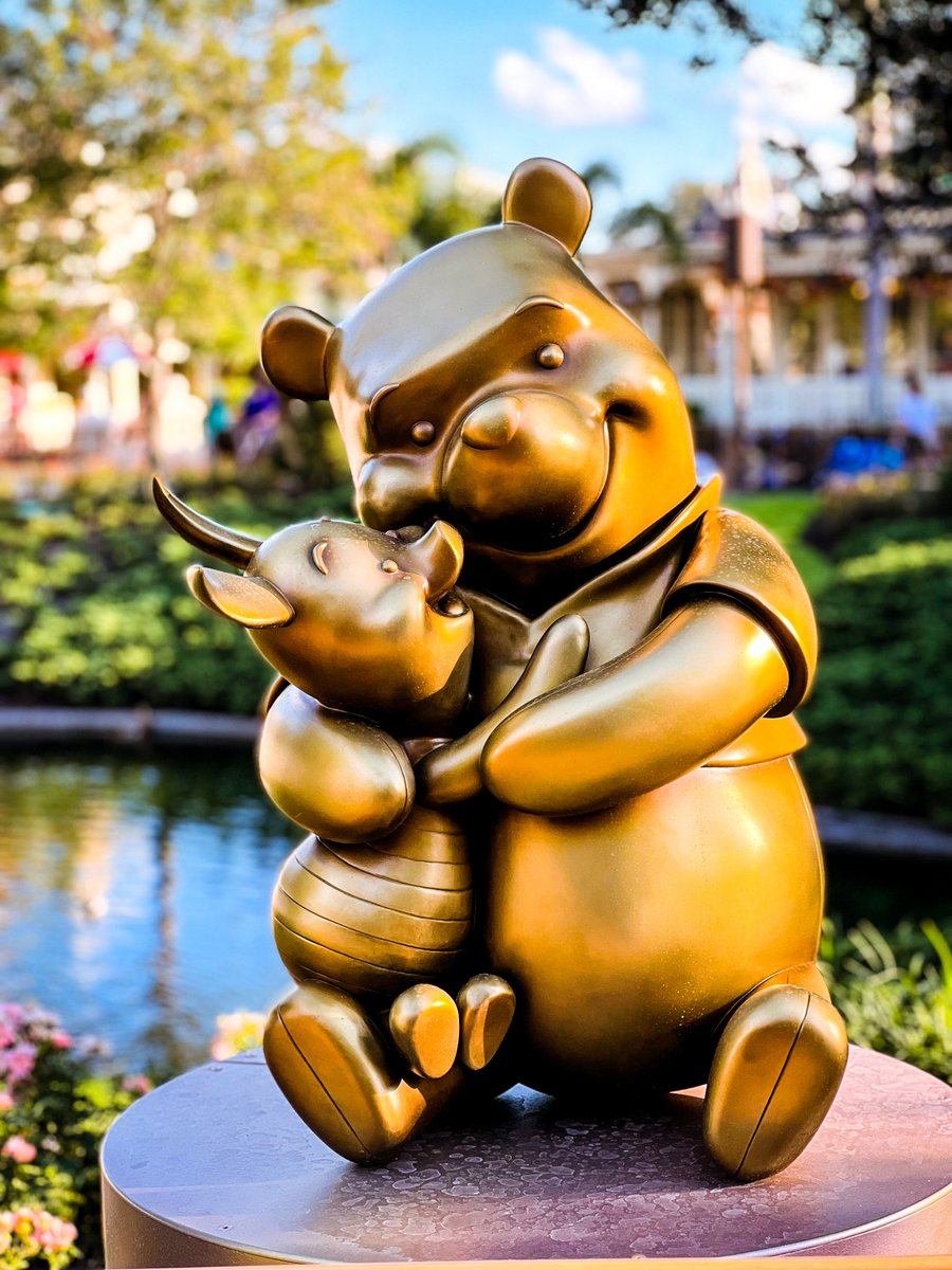 VisitOrlando's tweet image. Sometimes the smallest things take up the most room in your heart 💕 #NationalWinniethePoohDay

📍 : Magic Kingdom at @WaltDisneyWorld
