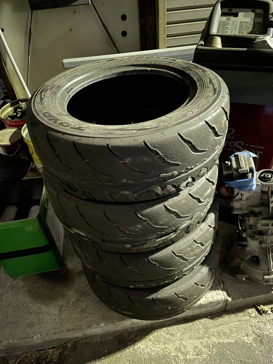 YuFactory79's tweet photo. #中古タイヤ
#TOYO
#ヨコハマ
#サーキット 
#カプチーノ 

カプチーノで使用した、中古タイヤ欲しい人がいたら、DM下さい。
FSW約140LAP
練習等には全然okです

横浜
A050 185/60/14 タイヤ溝　7mm
4本　6000円

TOYO
R888R 185/60/14 タイヤ溝　7mm
4本　4000円

1/23 FSWで手渡しでもokです。 https://t.co/vtYo2ebrKw