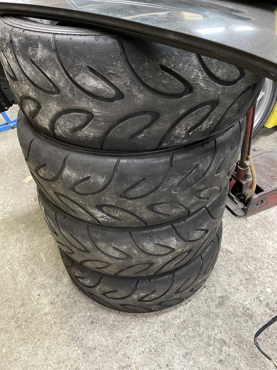 YuFactory79's tweet photo. #中古タイヤ
#TOYO
#ヨコハマ
#サーキット 
#カプチーノ 

カプチーノで使用した、中古タイヤ欲しい人がいたら、DM下さい。
FSW約140LAP
練習等には全然okです

横浜
A050 185/60/14 タイヤ溝　7mm
4本　6000円

TOYO
R888R 185/60/14 タイヤ溝　7mm
4本　4000円

1/23 FSWで手渡しでもokです。 https://t.co/vtYo2ebrKw