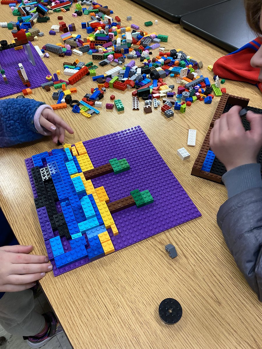 MrsChristiSkin1's tweet photo. Love Lego Club! Today they built something they loved. One created the beach, one created people he loves, so many wonderful creations!❤️ https://t.co/av6HQbafiY