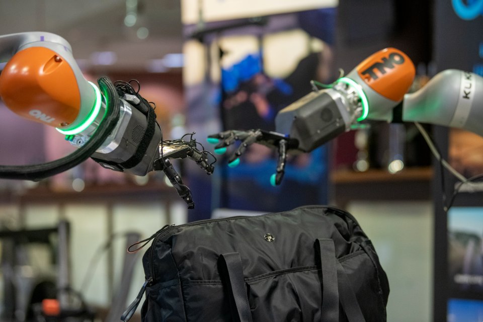 Funding worth £1.3m is up for grabs for cutting-edge #telexistence tech

We are working with <a href="/DASAccelerator/">DASA</a> and <a href="/NDAgovuk/">Nuclear Decommissioning Authority</a> to develop a system integrating #telepresence, #robotic and #haptic technologies

Read more --&gt; bit.ly/33rlqkg