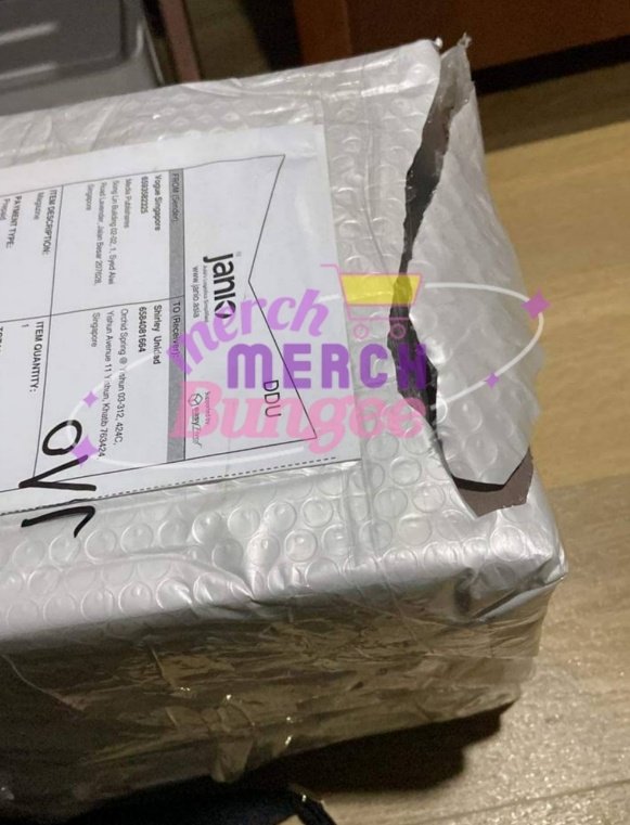 marcheupdates's tweet photo. ~ #MMBUpdates ‼️

• Vogue SG already arrived at our Singapore Address. 💜 https://t.co/PDhnQp8Io1