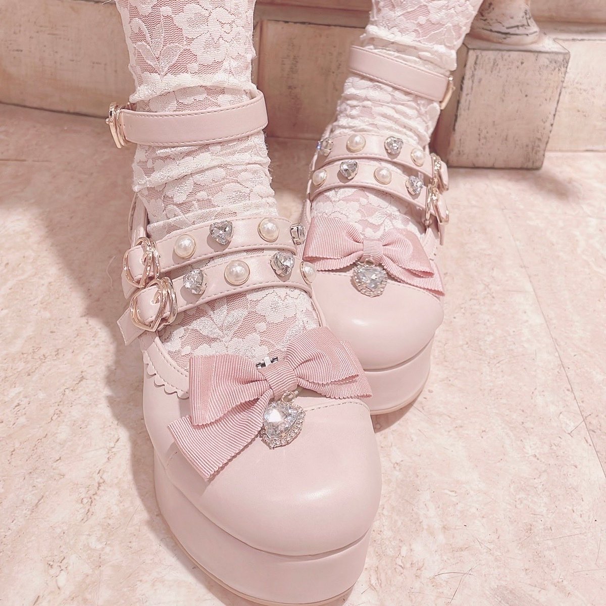 近鉄パッセ店🎀 #トゥーシューズ風厚底パンプス キラキラのビジューや