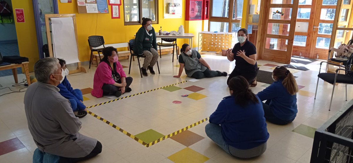 Todos somos importantes en Primera Infancia! Hoy trabajamos con equipo Semillas de Punucapa y compartimos experiencias en torno al fortalecimiento cognitivo y emocional de niños y niñas