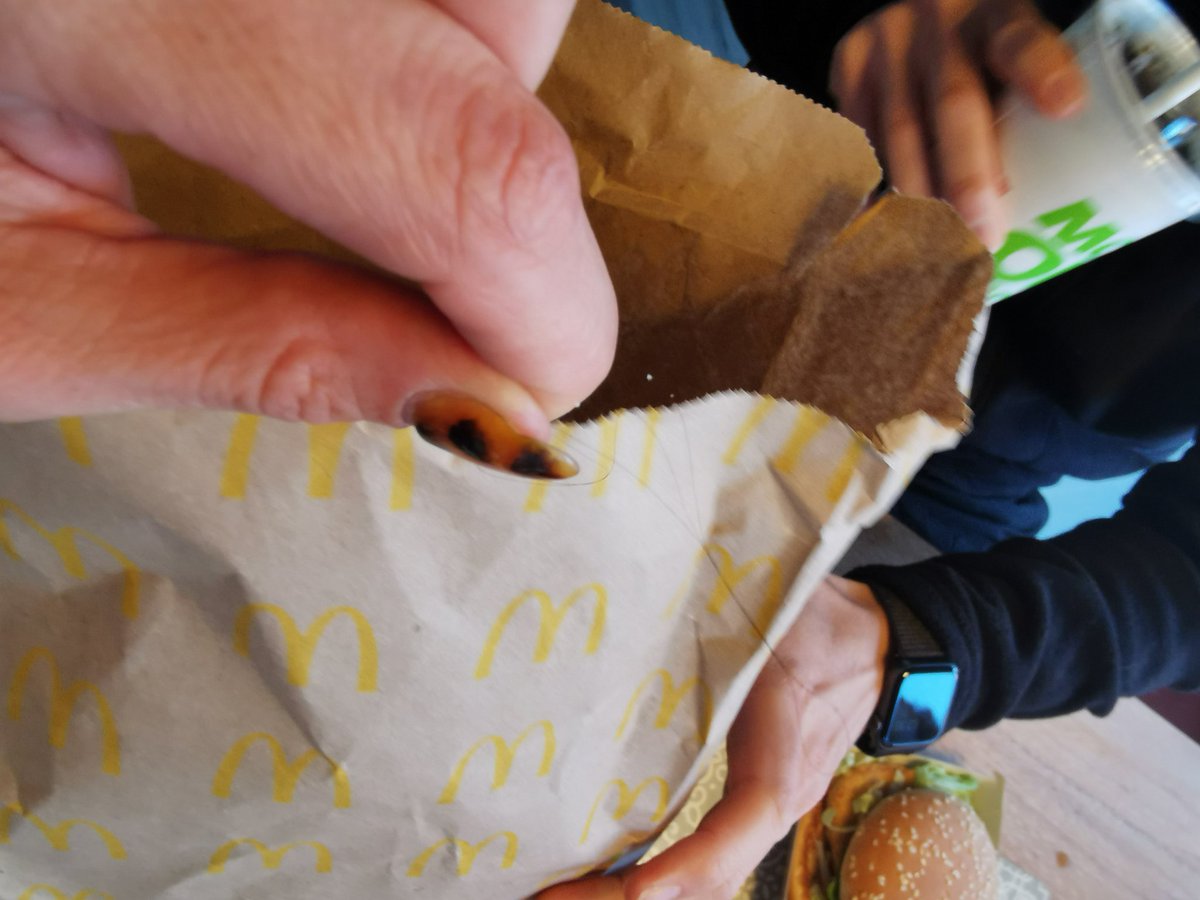 MissBarradell's tweet photo. Surprise hair in the bottom of my @McDonaldsUK today 😝 https://t.co/sYBBXRV8H1