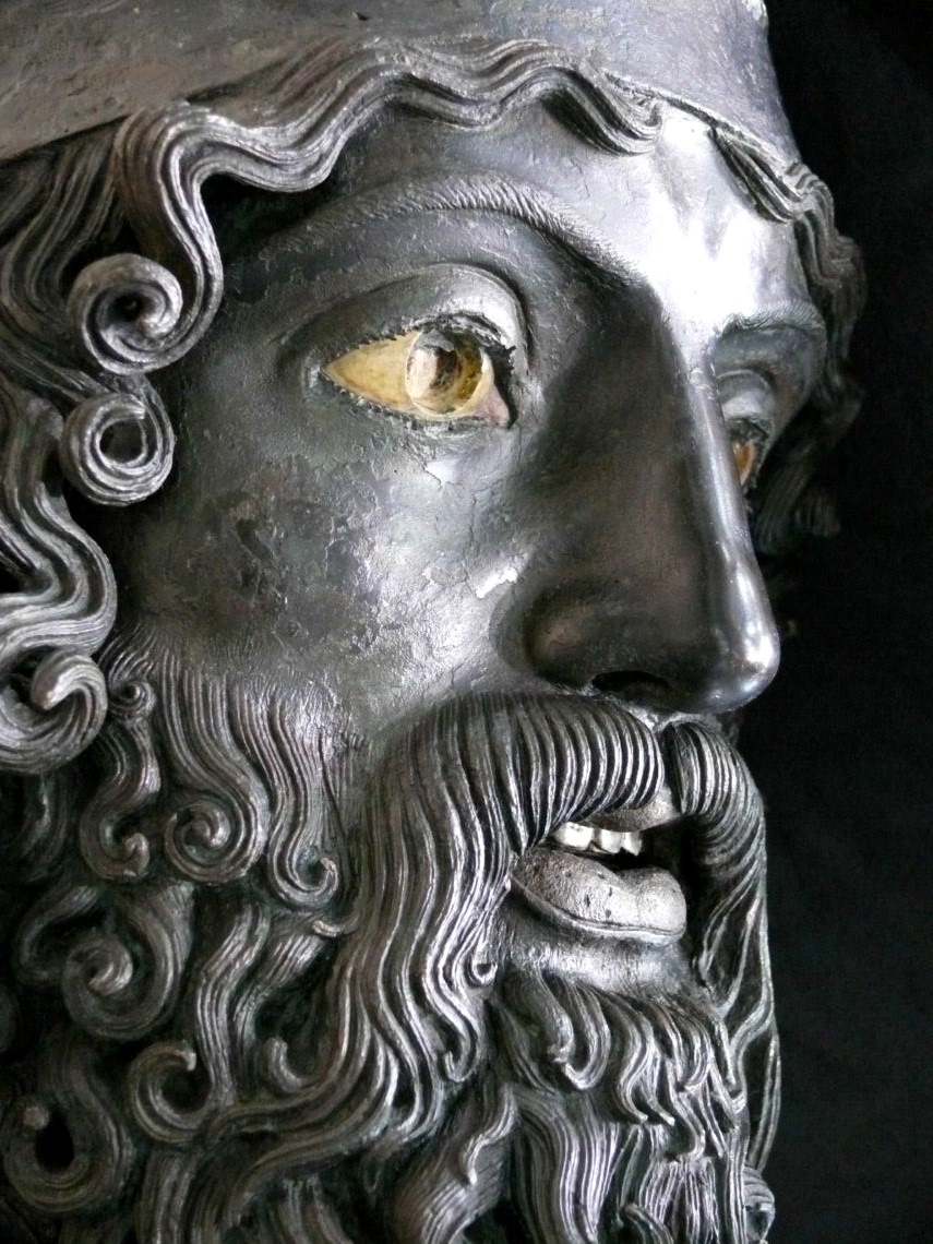 KourCostas's tweet photo. Λεπτομέρεια του προσώπου ενός από τους πολεμιστές του Riace, εξαιρετικά καλά διατηρημένο με τα μάτια και τα δόντια του αγάλματος. Οι πολεμιστές του Riace είναι δύο μεγάλα Ελληνικά χάλκινα αγάλματα π. 460-450 π.Χ. που βρέθηκαν στο βυθό της θάλασσας κοντά στο Riace, Ιταλία, το 1972 https://t.co/PLErGLAI3D