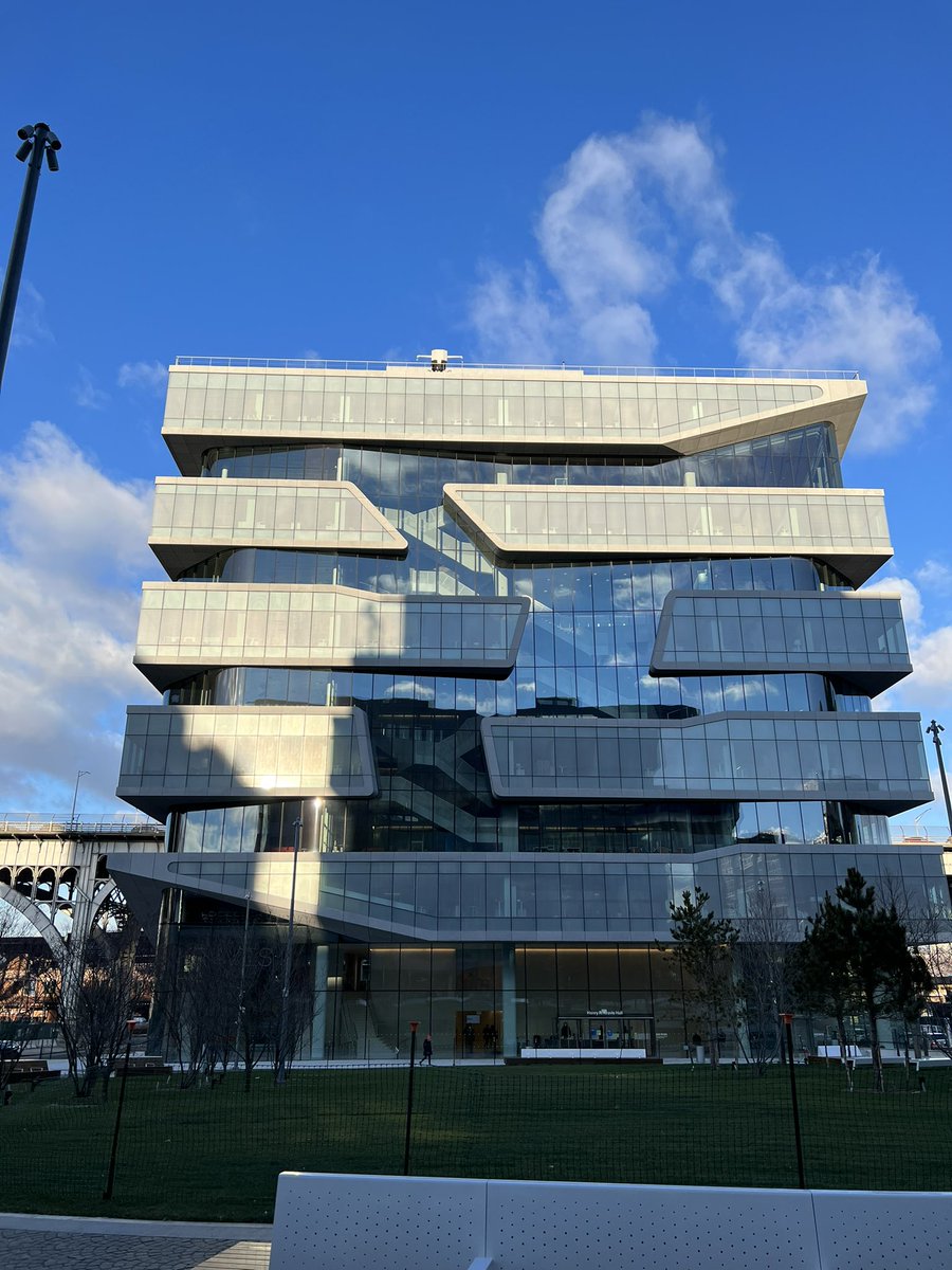 ERosey6's tweet photo. New era @Columbia_Biz https://t.co/D51OVDscoi