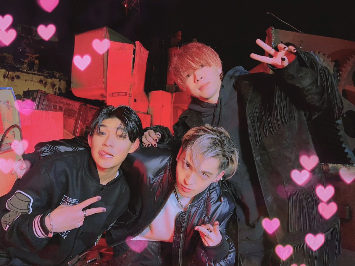 bsty_ganbaritai's tweet photo. 自分の誕生日じゃないのに幸せすぎる1日だった🥺💖
浮かれすぎて全然落ち着かなかった🥺笑
来年からも118が楽しみすぎる🥰
今日が終わるのが寂しい🥲
3人とも本当におめでとう☺️💖

#BMSG_118 
#HappyCoreDay
#HAPPYSOTADAY_2022
#edhiiiboi_HBD https://t.co/GEoqT4p2o9