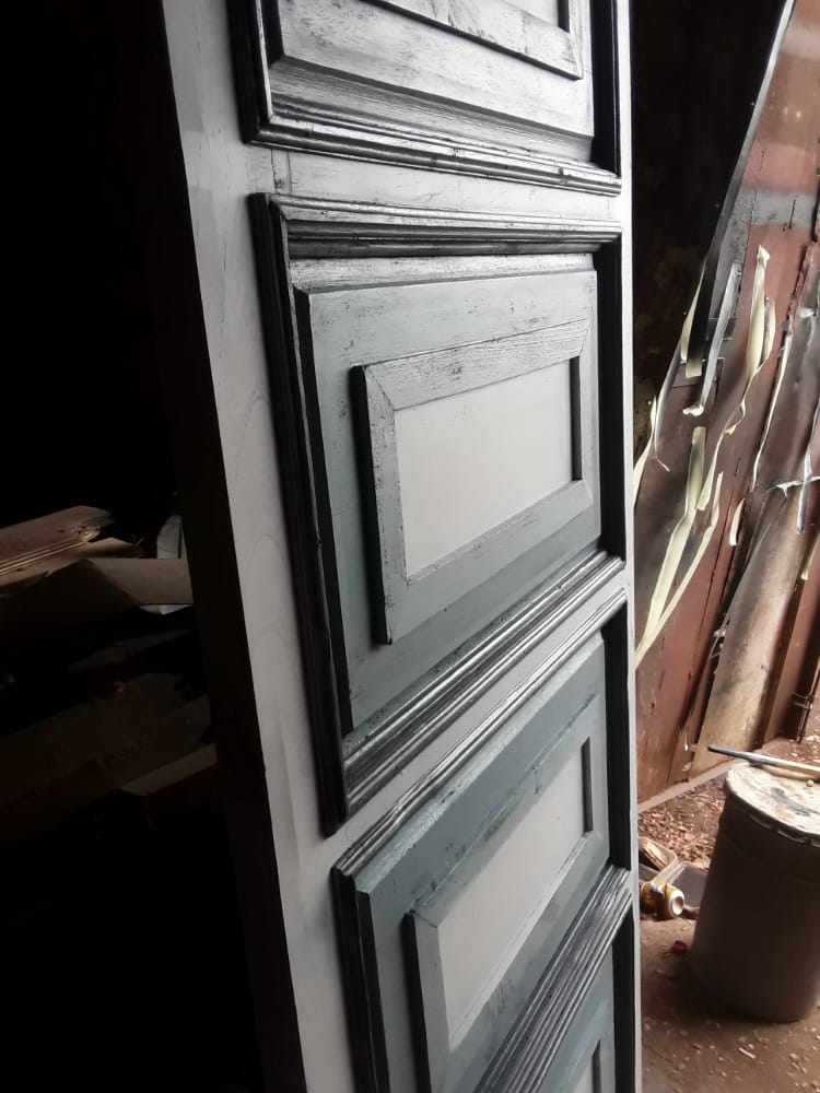 waykrissy1's tweet photo. Work in Progress at our site.2022 started on a good note. Farm House doors and capentry work.We will be doing more than what we were doing previous year...Home doors being made using top notch capentery skill set.@PoteDior @babatafi @geryusuwaba @Justicechimbela @ndakaripa https://t.co/X4Jgt52pnl