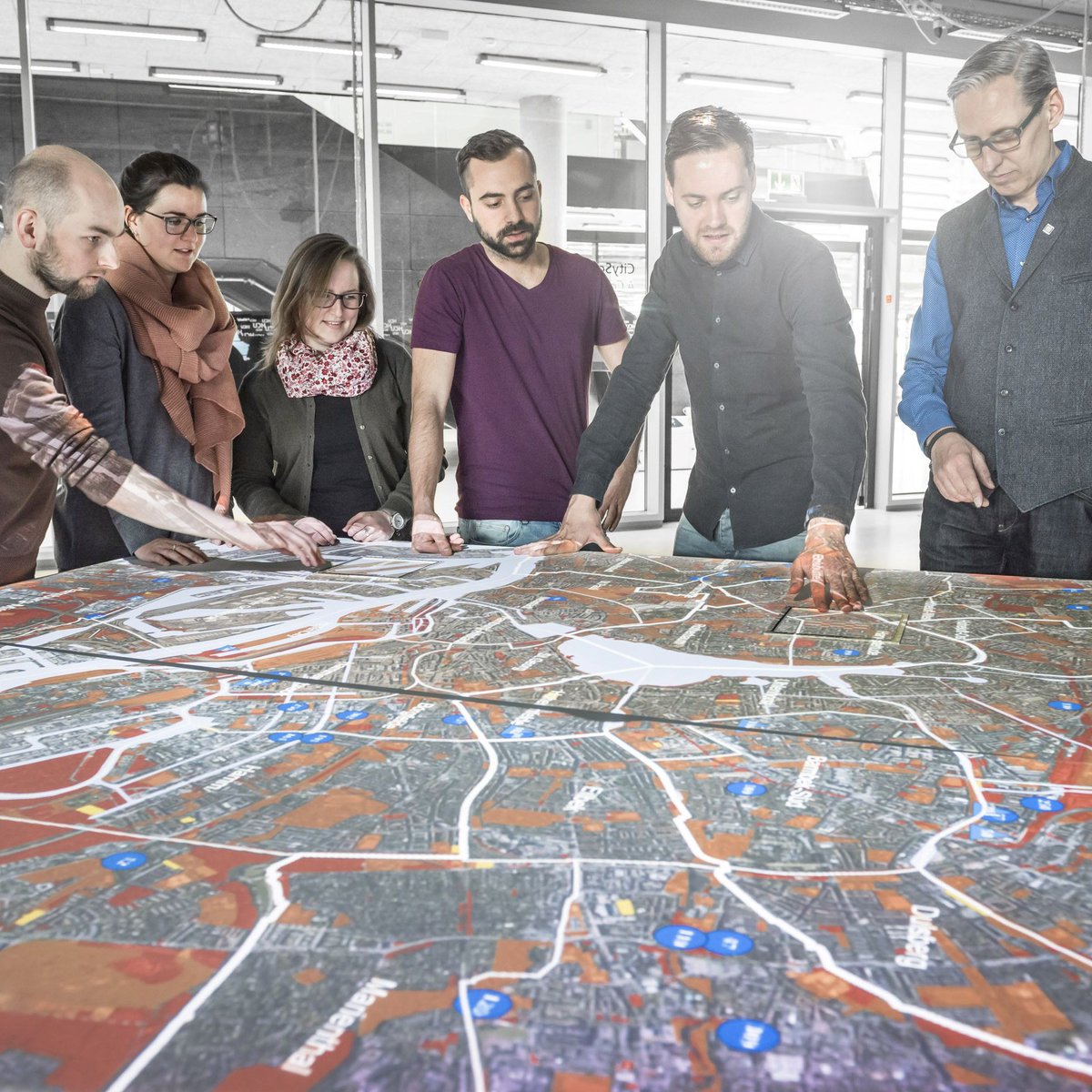 SchaefflerGroup's tweet photo. Smart cities generate huge amounts of data. How can they be used to organize the increasingly complex urban organism sustainably? UN expert Prof. Gesa Ziemer, PhD, takes stock at https://t.co/adWyQBx0OF #Urbanization #Innovation #Connectivity #tomorrowSchaeffler https://t.co/GBHs2P4ZHG
