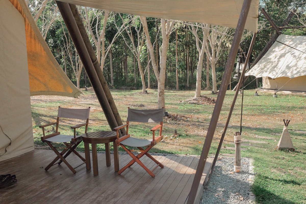 freelancecho's tweet photo. 🏕  แคมป์ปิ้ง สูดอากาศ ใกล้ชิดธรรมชาติ ที่ Lalamukha Tented Resort Khao Yai 📍 เขาใหญ่

เต็นท์ที่จองไปคือ Deluxe Signature Tent  เต็นท์ขนาดใหญ่ มีห้องน้ำในตัว แถมมีอ่างอาบน้ำให้ด้วย นอนแช่น้ำชิวๆ คือฟินมาก 
@aroii @CAFETELLER 
#พักผ่อน #โรงแรม #Hotel #เขาใหญ่ #ยูเขาใหญ่ https://t.co/gay3auTGZs