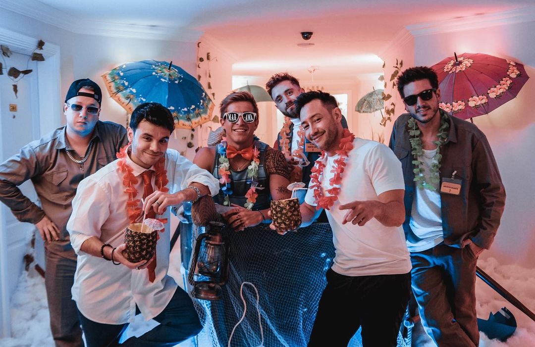 Ya está disponible en la programación de tu radio "Aunque Te Enamores" ❤️ Lo nuevo de <a href="/Marama_Oficial/">Marama 🍹</a> y <a href="/LucianoPereyra/">Luciano Pereyra</a> 🎶

¿Ya la escuchaste? 🤔