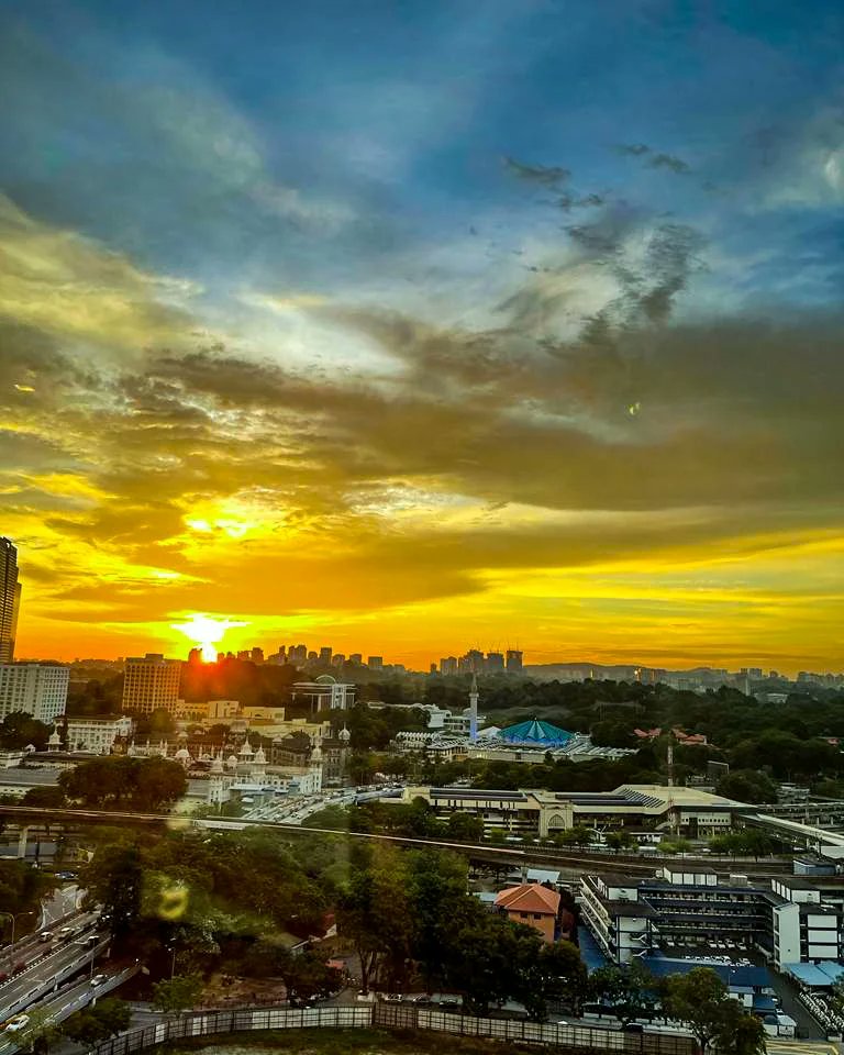 kuttangraphy's tweet photo. Cover with beautiful sheets~ Sunset 🌇
#photography #picoftheday #peace #wanderlust #recent4recent #instagood #instagram #igers #travel #explore #explorepage #nature #naturephotography #placesmalaysia #mobilephotography #ilovepenang #penang #malaysia #kuttangraphy🕊️ https://t.co/Kw4sUeDZZF