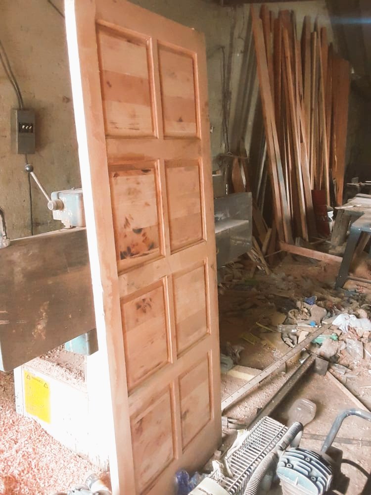 waykrissy1's tweet photo. Work in Progress at our site.2022 started on a good note. Farm House doors and capentry work.We will be doing more than what we were doing previous year...Home doors being made using top notch capentery skill set.@PoteDior @babatafi @geryusuwaba @Justicechimbela @ndakaripa https://t.co/X4Jgt52pnl