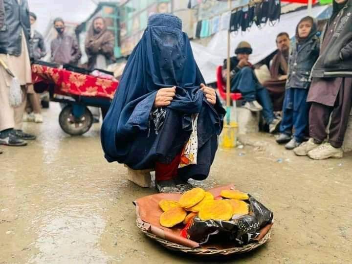WrangaD's tweet photo. زه د ښځې په کار کولو نه شرمیږم خو که زدکړې یې کړې وای او کاري زمینه ورته مسایده شوې وای له دې نه به یې یو مناسب او ښه ژوند درلوده

#د_ټولنې_ناوړه_رواجونه_او_ښځې https://t.co/cXiH7T0gaW