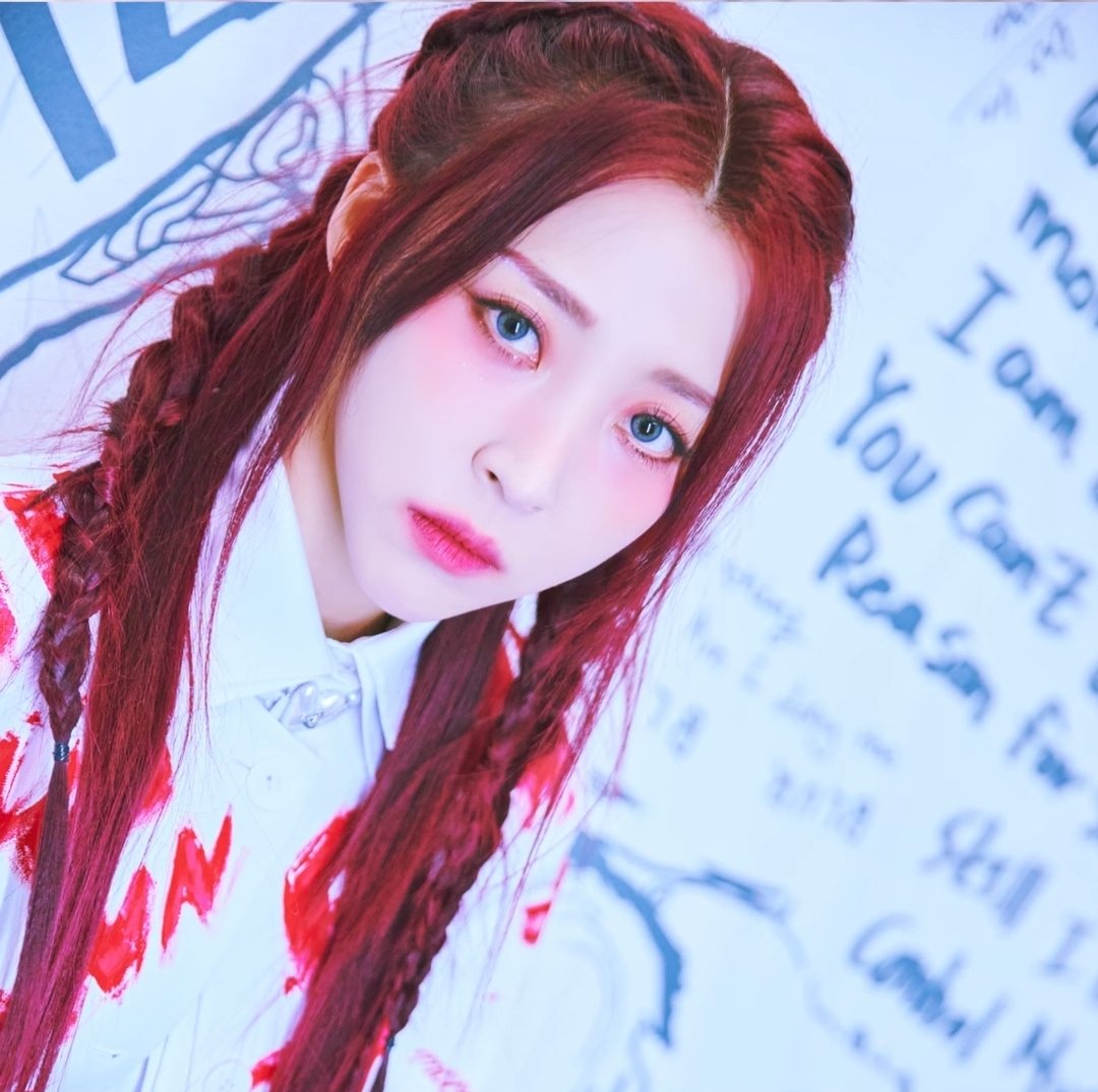 silverwhale619's tweet photo. 랩 춤 노래 얼굴 팬사랑까 뭐하나 빠짐없는 만능 문스타 솔로 컴백 d-1!!!
#문별_루나틱_완전_판타스틱
#MOONBYUL_6EQUENCE_TODAY https://t.co/g4EIBmM5PP