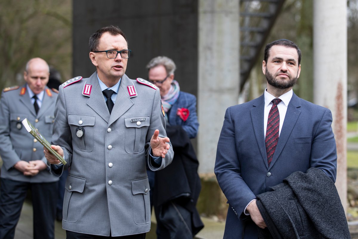 Die Jüdische Militärseelsorge kommt nach #Hamburg:  Die Clausewitz-Kaserne wird Dienstsitz von zwei #Militärrabbiner​innen. Heute hat uns Militärbundesrabbiner Zsolt Balla besucht und sich mit der Akademieführung ausgetauscht.

#WirSindFüAkBw @ZentralratJuden @RabbiZsolt