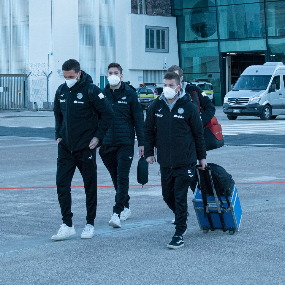 fclubsuedtirol's tweet photo. 🛫 ǀ Con SkyAlps in partenza per Andria 🇮🇩
#FCS #FCSüdtirol #Whitereds #SerieC #ANDFCS #FidelisAndriaFCSüdtirol #18gennaio #CoppaItalia #CoppaItaliaSerieC https://t.co/4dbFuaA8RL