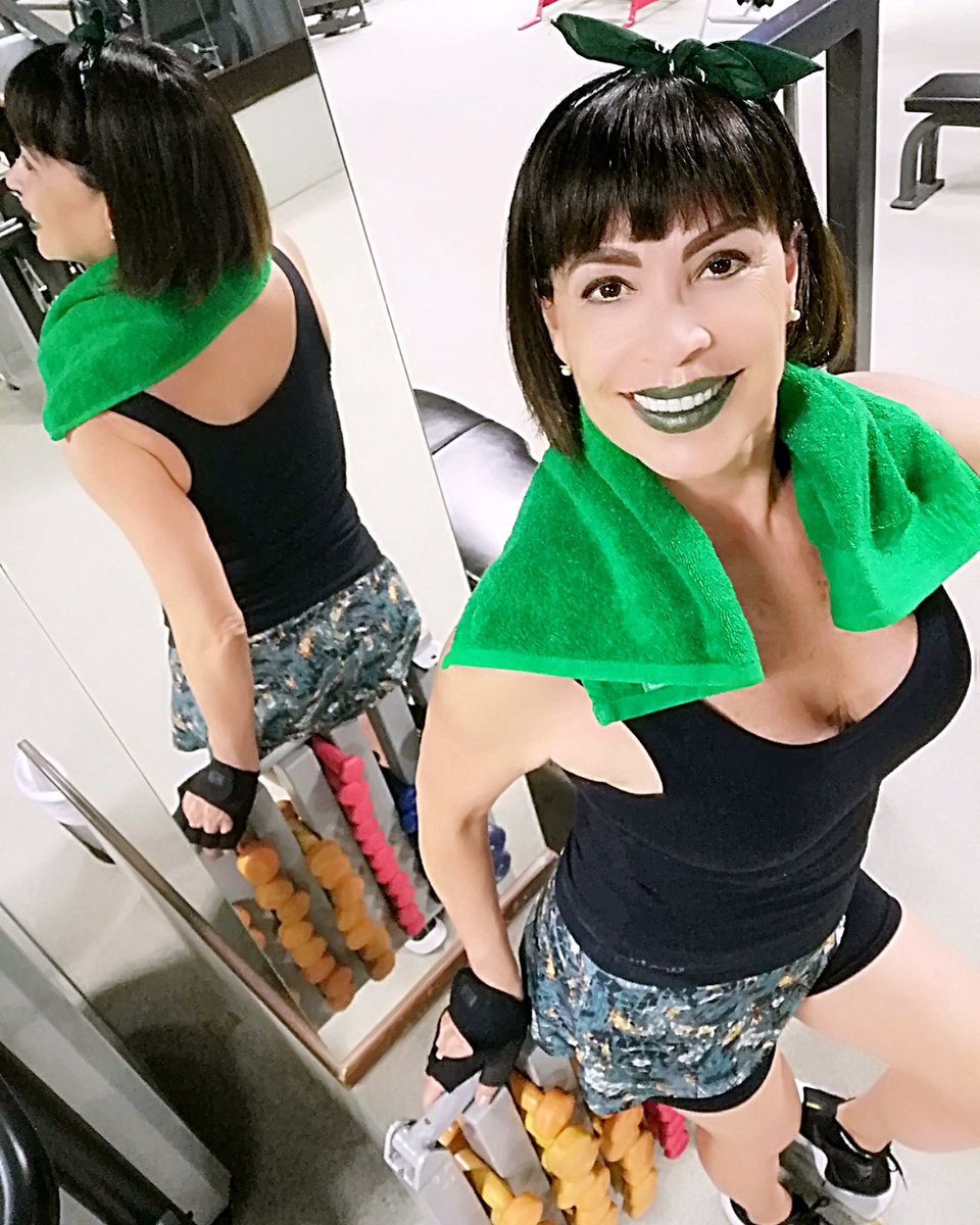 crasmus10's tweet photo. A natural beauty is better than a fake one!💚 Enjoy a healthy lifestyle 💪🏻😄 https://t.co/nz3WlGM8cg