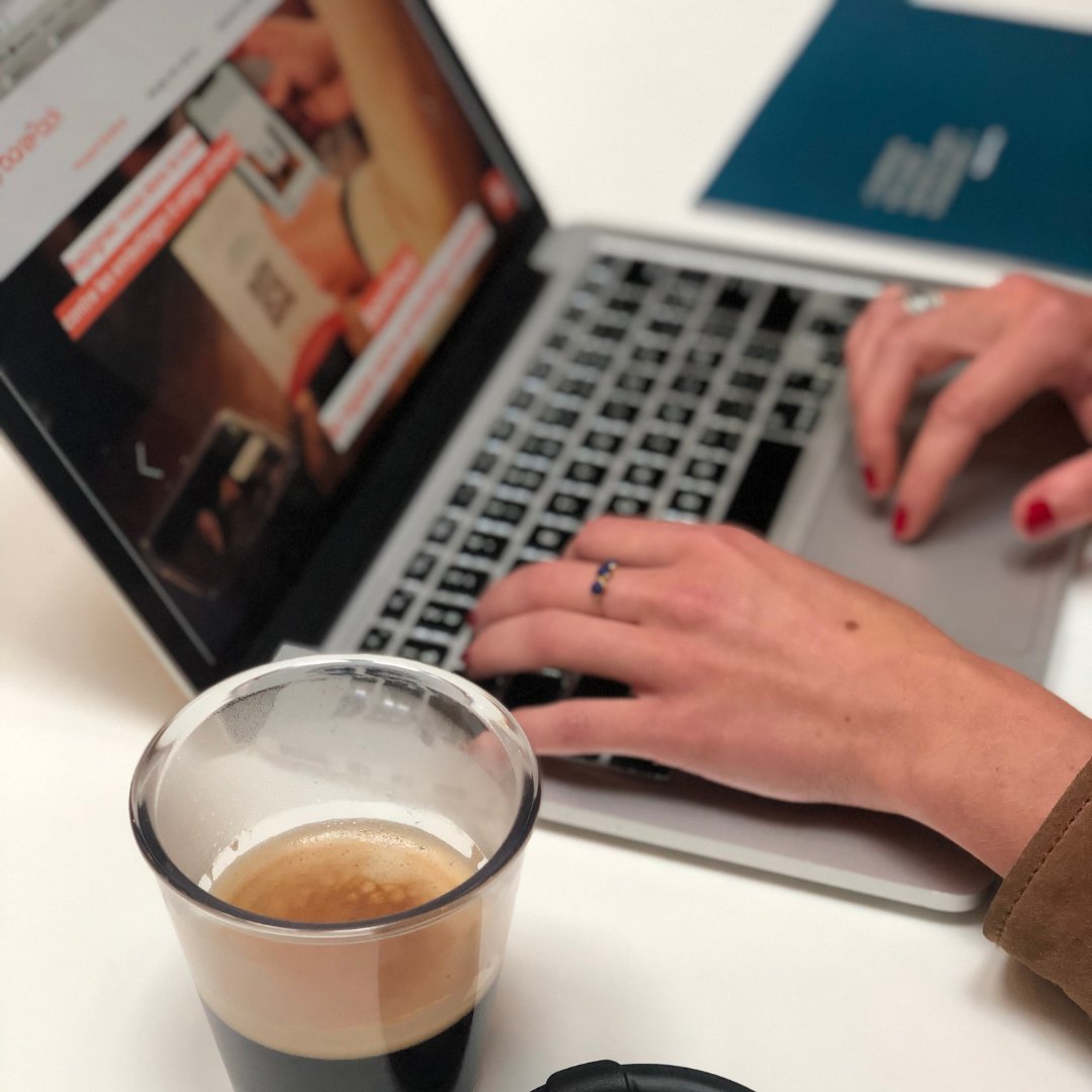 barePackF's tweet image. Vous avez déjà calculé le nombre des gobelets de café que vous avez jeté dans votre vie ?  ☕️ 

C'est la même quantité que l'on pourrait éviter en utilisant une cup réutilisable. Apportez la vôtre ou empruntez une dans notre app !

C'est le temps d'agir différemment !⛹🏽‍♀️#Reemploi