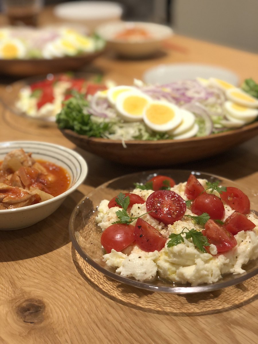 Lunanan7's tweet photo. こないだ
モッツァレラチーズが
食べたくなって
カプレーゼ作りました🧀🍅
チーズ苦手な人も多いけど
私はブルーチーズとかも
けっこう好きだなぁ🥰 https://t.co/yLVfEMnhWF