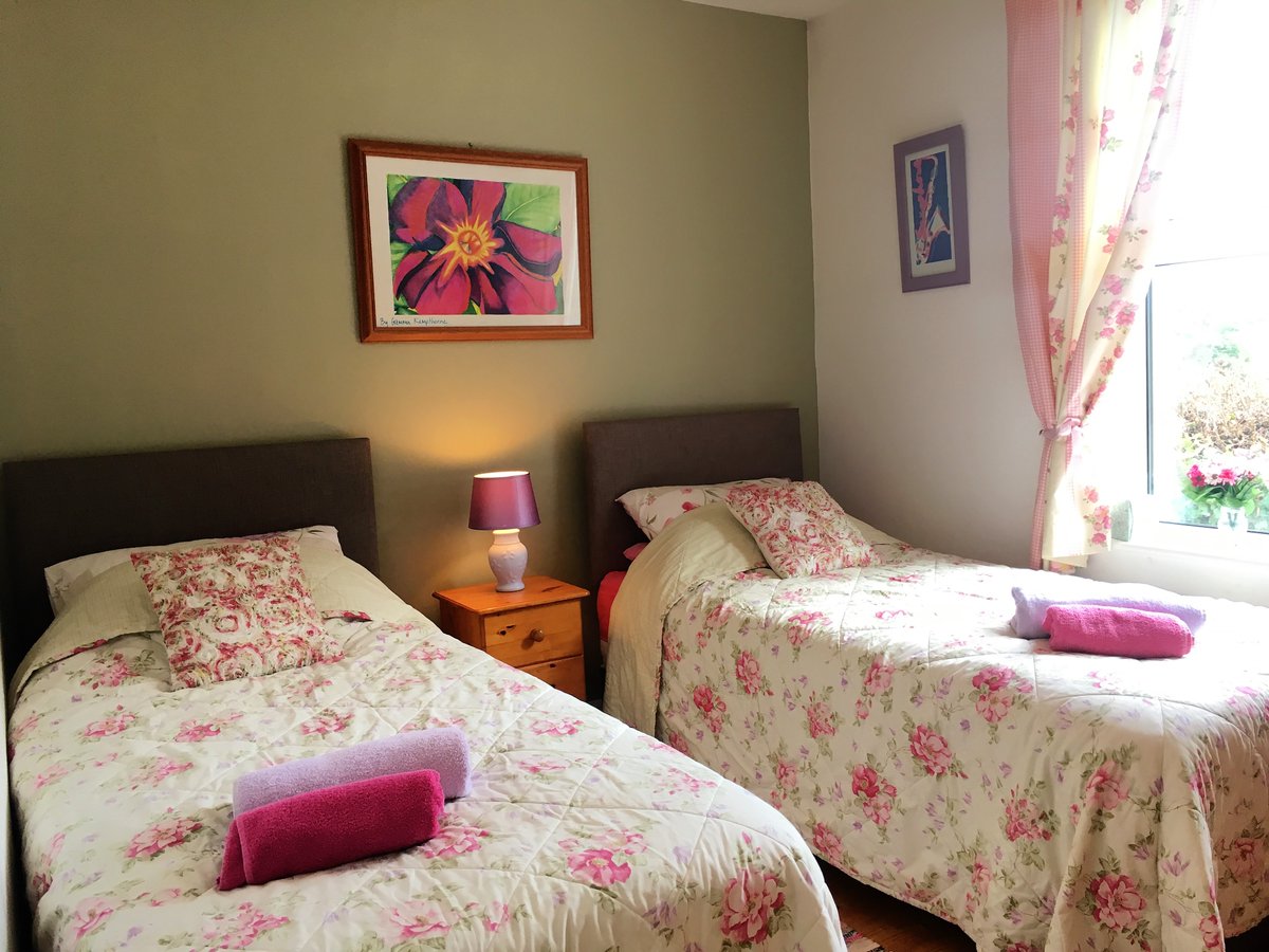TheHolidayCots's tweet photo. Dates available from now until the end of March at Forget-Me-Not Farm Holidays. There are 3-holiday cottages.
🛌Sleeps 1-6
https://t.co/LIjTcnrcUx
#StClether #Launceston #Cornwall #HolidayCottages #LateAvailability #FamilyFriendly #Couples #FriendsHoliday https://t.co/0hUe3qmvjq