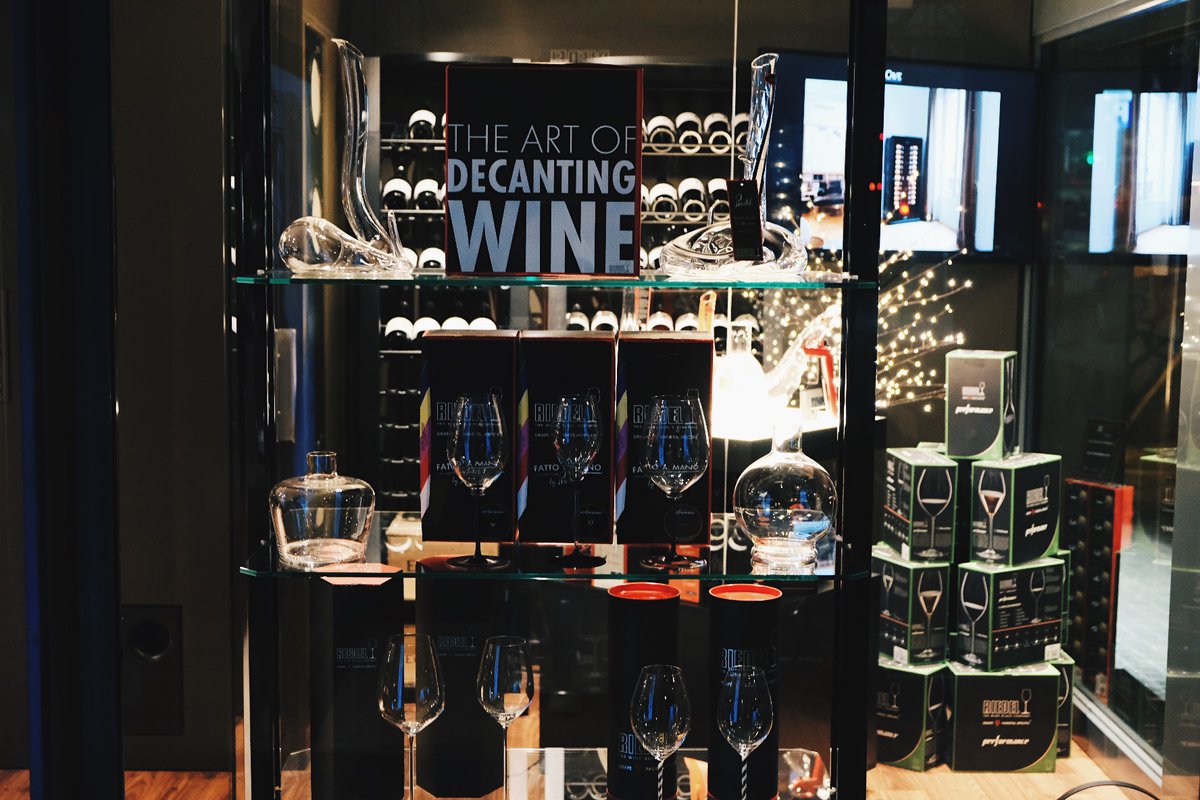 En este templo se rinde culto al vino con una filosofía: los mejores productos para sacarle el máximo partido.
Ven al Wine Tools Center y descubre la mejor forma de disfrutar del vino. 

🔴 Som Euroselecció