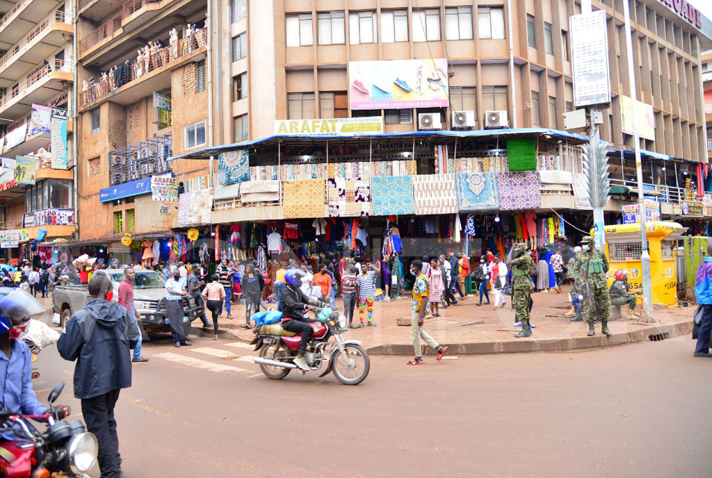 DailyMonitor's tweet photo. Security operatives deployed downtown Kampala to prevent vendors from operating on the streets. Vendors were ordered to vacate the streets of Kampala and occupy gazetted markets in the city. 
#MonitorUpdates 
📸 @frank2bagzy https://t.co/WSRdca8ocl