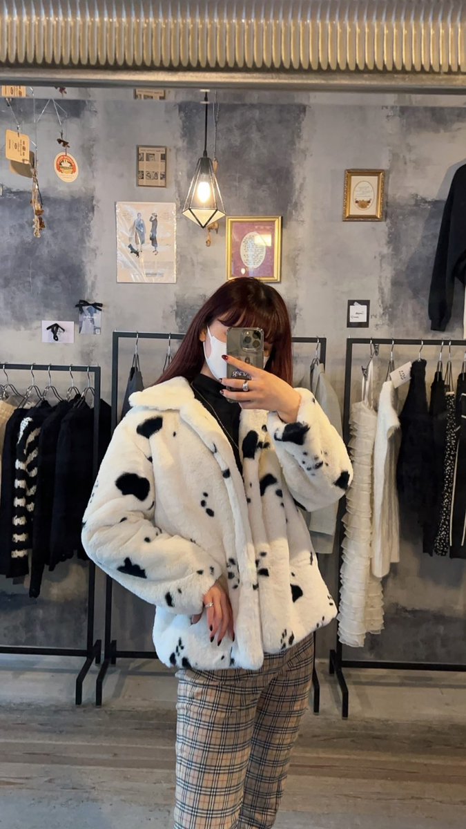 close.
Burberryのスラックスでコーデを組みました🤍