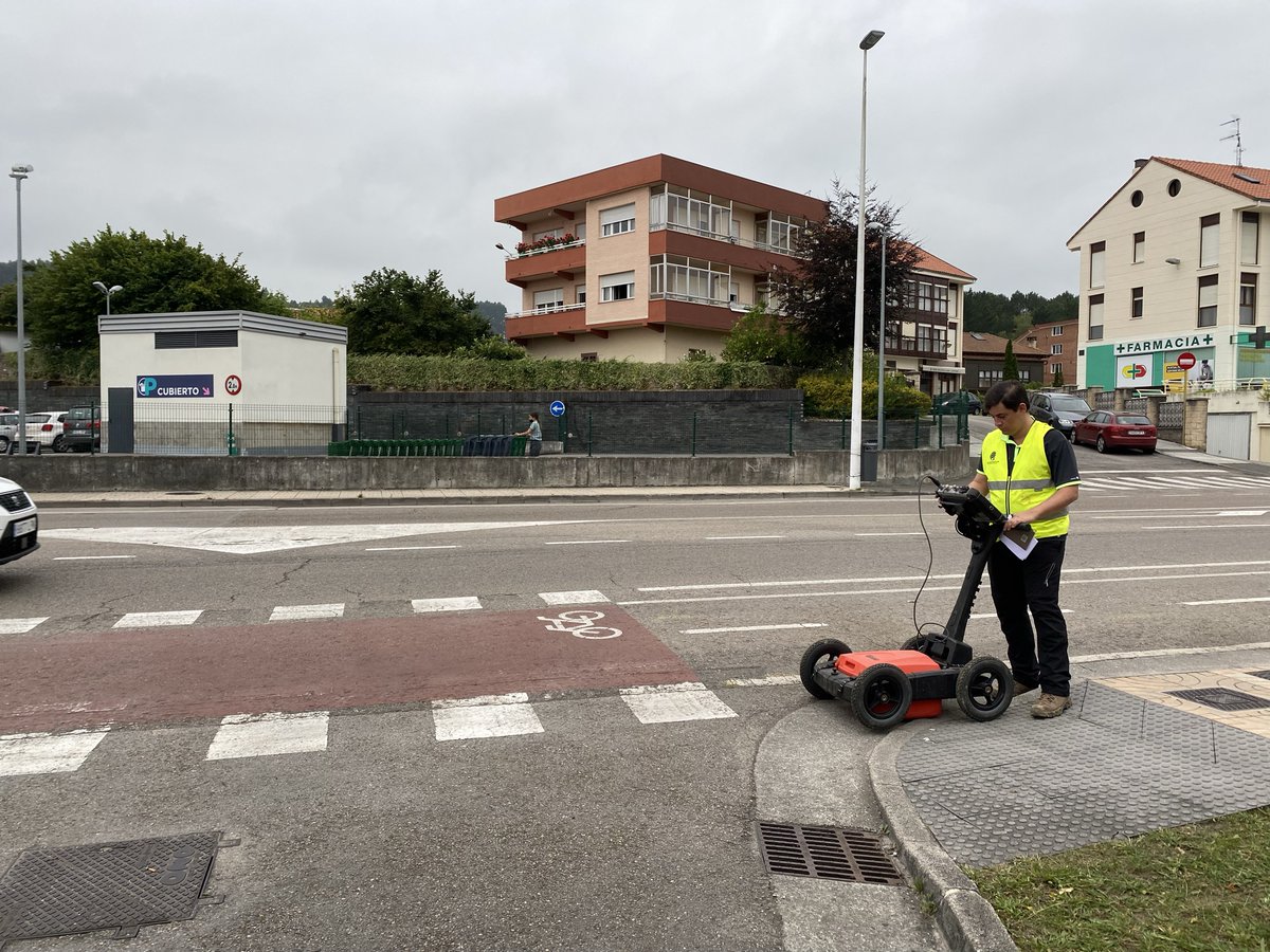 GIMGeomatics's tweet photo. 👉 Sistema de #georradar como solución perfecta para la detección de servicios soterrados.
1️⃣ Herramienta para una excavación segura
2️⃣ Localización de cables, canalizaciones y tuberías
3️⃣ Resultados en tiempo real 
4️⃣ Procesado para informes 
#GPR #utilities #serviciossoterrados https://t.co/Ve0mBh2Hzo