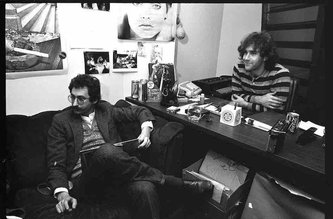 PiedPiperHouse's tweet photo. ジョン・リンドとケニー・アルトマンにインタビューしたのは1979年1月16日。リンドがARCのA&Rになってまだ半年、彼のBoogie Wonderlandをモーリス・ホワイト指揮の下、録音予定だった週に行なったもの。しかし、録音したのはEW&Fではなかった。
(POP-sicle誌1979年3/4月号Nice Folks#1) 撮影:桑本正士 https://t.co/aNObIHeJbd