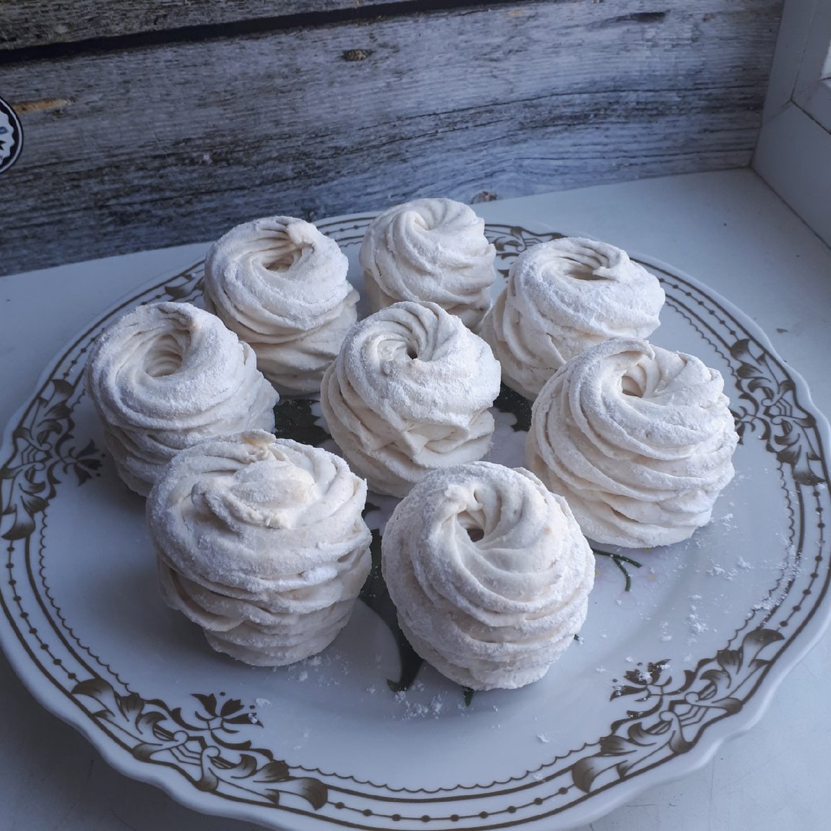 RosesTangled's tweet photo. Zephyr with coffee and anise flavor 
#nft #nftcake #nftbakery #nftartist #nftcommunity https://t.co/UyQQrlta5U