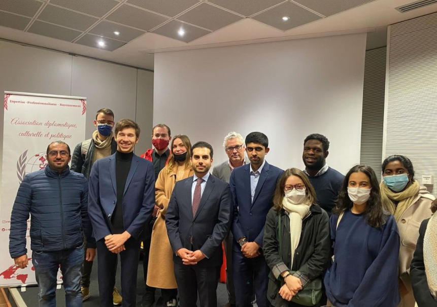 AssoMundi_HEIP's tweet photo. It was a great honor for Theatrum Mundi to receive @alinazary for a conference on the situation in Afghanistan as well as its involvement in the resistance against the Taliban. https://t.co/ZRl2wZCqYI