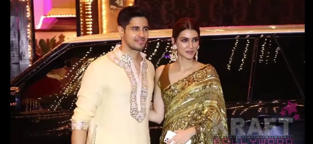 ShailyS27966718's tweet photo. Why not anybody casting them together yrr...they both look damn hot together and they will make such appealing pair π₯π
#KritiSanon #SidharthMalhotra
@kritisanon @SidMalhotra https://t.co/l1haN4ifaZ