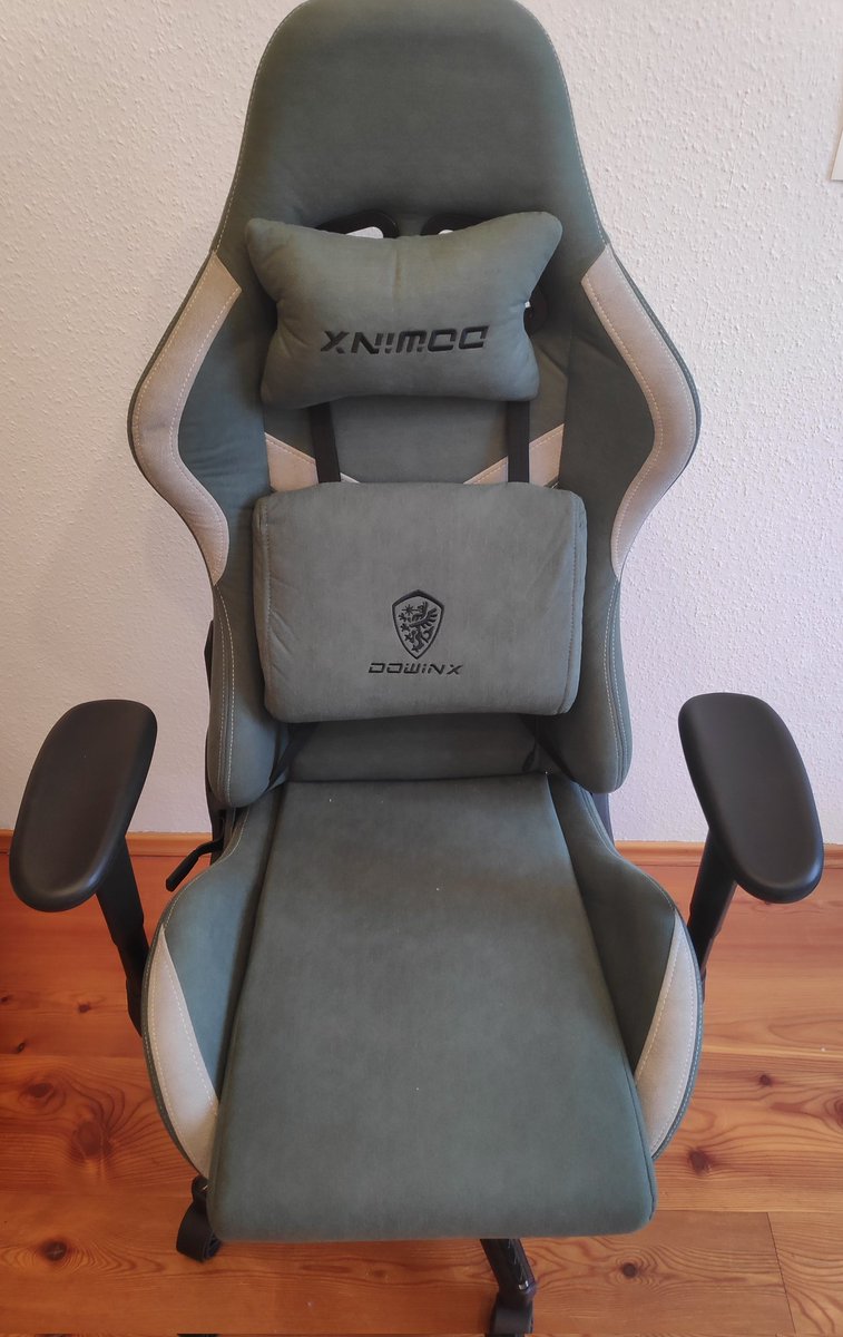 oceanictales's tweet photo. a good option if you are looking for a chair to support your back through all those home office days https://t.co/HI7tbkpKjf
