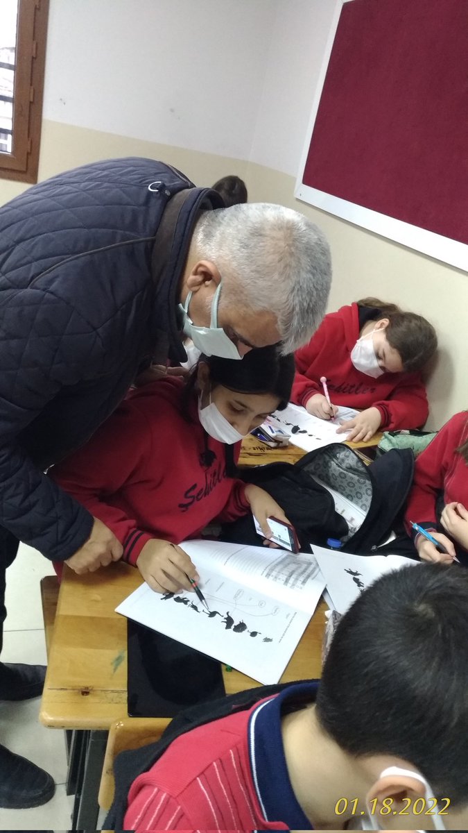 manisasehitler's tweet photo. MEB YEĞİTEK tarafından koordine edilen ve okulumuzda uygulanan Arete 2 projesi ile öğrenmeyi arttırılmış gerçeklik (AR) boyutuna taşıyoruz. @AretePilot2TR @igunestorun @sehzadelermem @SerapSonal @Mgencay4245 @AyeHoca1 @tsaribeyler @AhmetSo45065935 https://t.co/iVGPeAdXmL