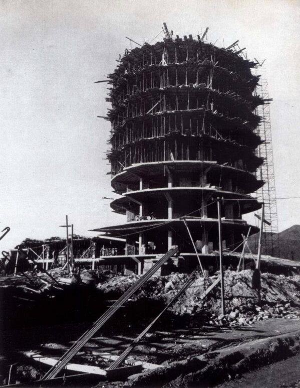 CaracasHistori1's tweet photo. Construcción del Hotel Humboldt 
En el año 1956 https://t.co/16mrk1K3da