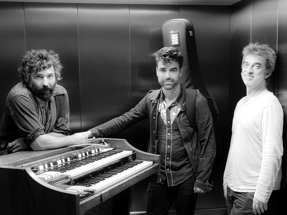 masgalicia's tweet image. Este 𝐯𝐢𝐞𝐫𝐧𝐞𝐬 𝟐𝟏 Julián Maeso Trío llega al #JazzFilloa (A Coruña).

🙌🎹 Soul, funk, jazz, swing, blues y boogaloo para hacernos bailar hasta la extenuación.

🎫 Entradas agotadas❗ Más conciertos del ciclo #KMC de @EstrellaGalicia en estrellagalicia.es/kmc

#MASGALICIA