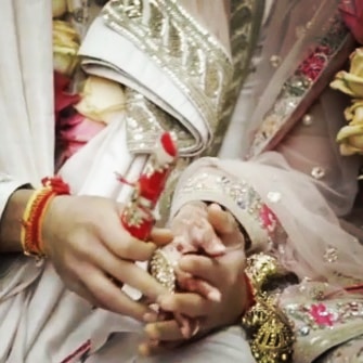 VirushkaFever's tweet photo. Through thick and thin 🤍

#Virushka ♾️ https://t.co/CkPANfZUrM