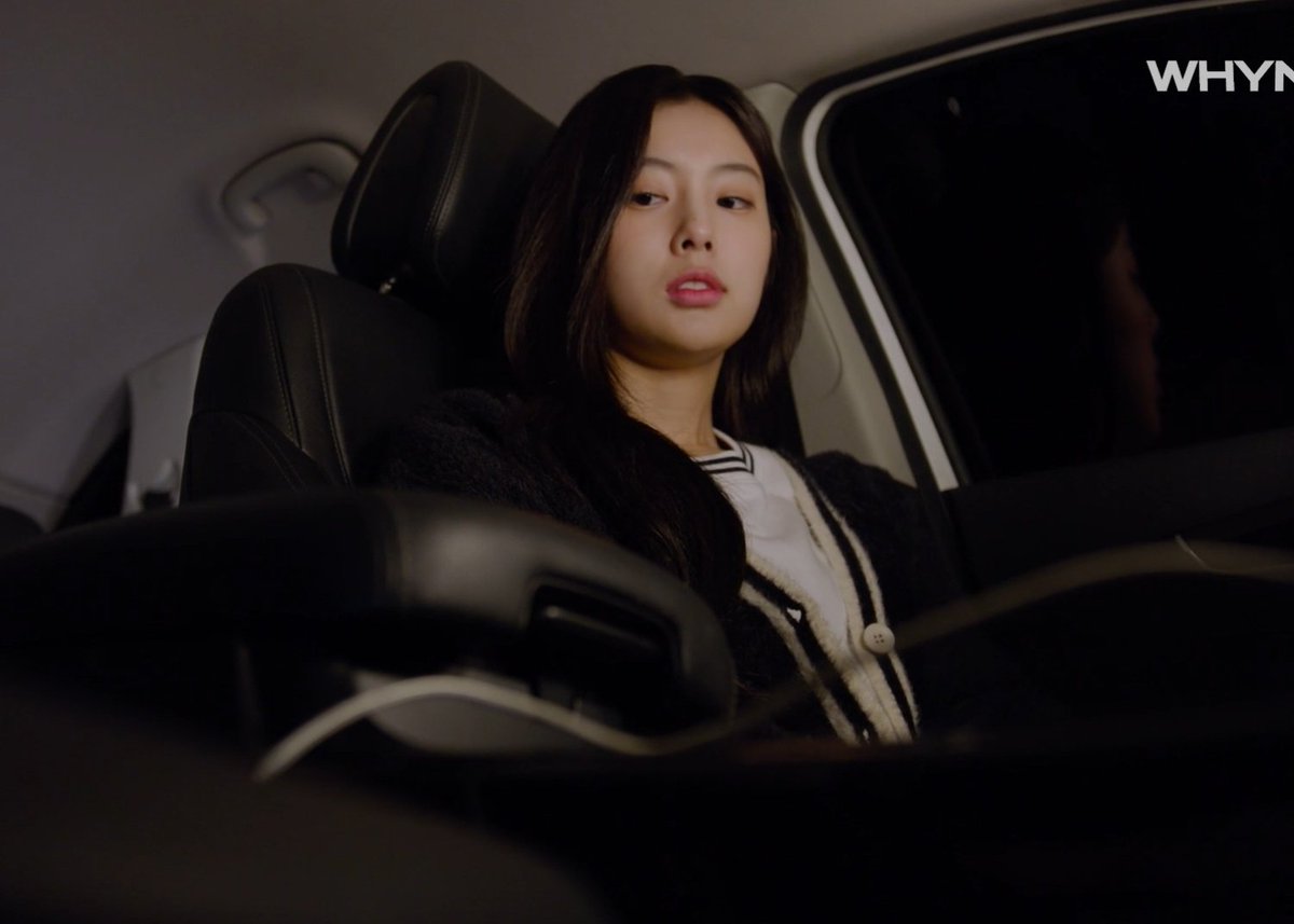 Mong_fallinlove's tweet image. 세희 덕분에 우리 혜원이 운전대 자리 앉아보네