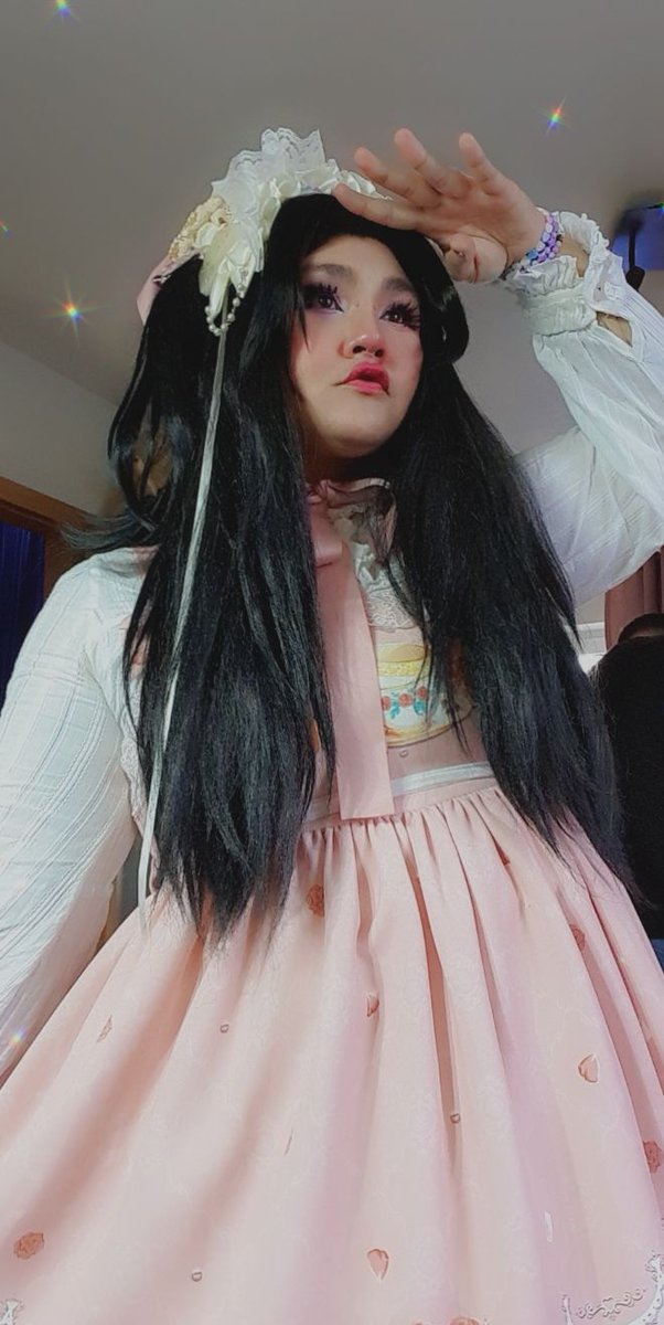 Autumnraimchan's tweet photo. I really liked how i looked yesterday.
I think this eye makeup suits me, what do you think? 
#lolita #lolitacord #sweetlolita  #sweetlolitastyle #kawaii #kawaiigirl #pastelgoth #harajuku   #eglcommunitylolita #eglfashioncommunity #ladysloth https://t.co/mK6aRiYEM5