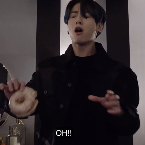 randomjungkook's tweet photo. jungkook after eating lemon-flavoured donut https://t.co/xnFy6EskWm