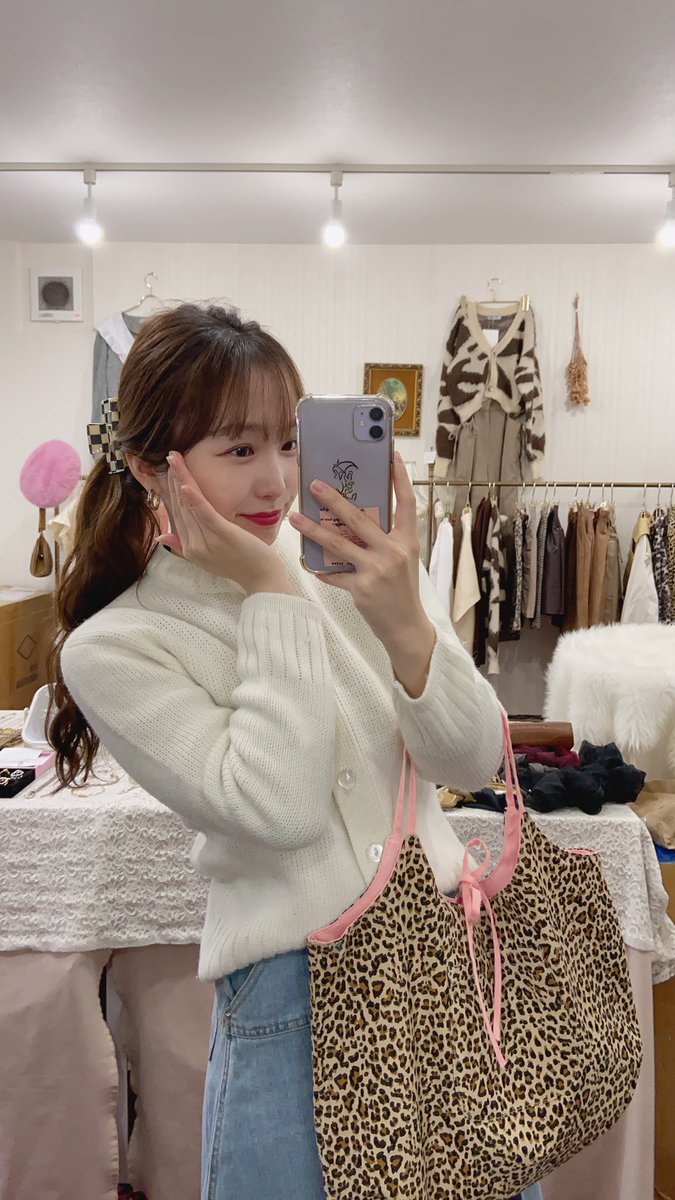 本日もご来店
ありがとうございました♡

1.2枚目ロングスカートの着回しコーデと
3枚目セットアップコーディネート
4枚目 海外風なコーデ♡

アクセサリーなども種類豊富に
ご用意ございます💕

閉店まで残り40日です！

明日も12:00~19:00で
ご来店おまちしております❤︎

<a href="/spia_tokyo/">SPIA TOKYO</a>