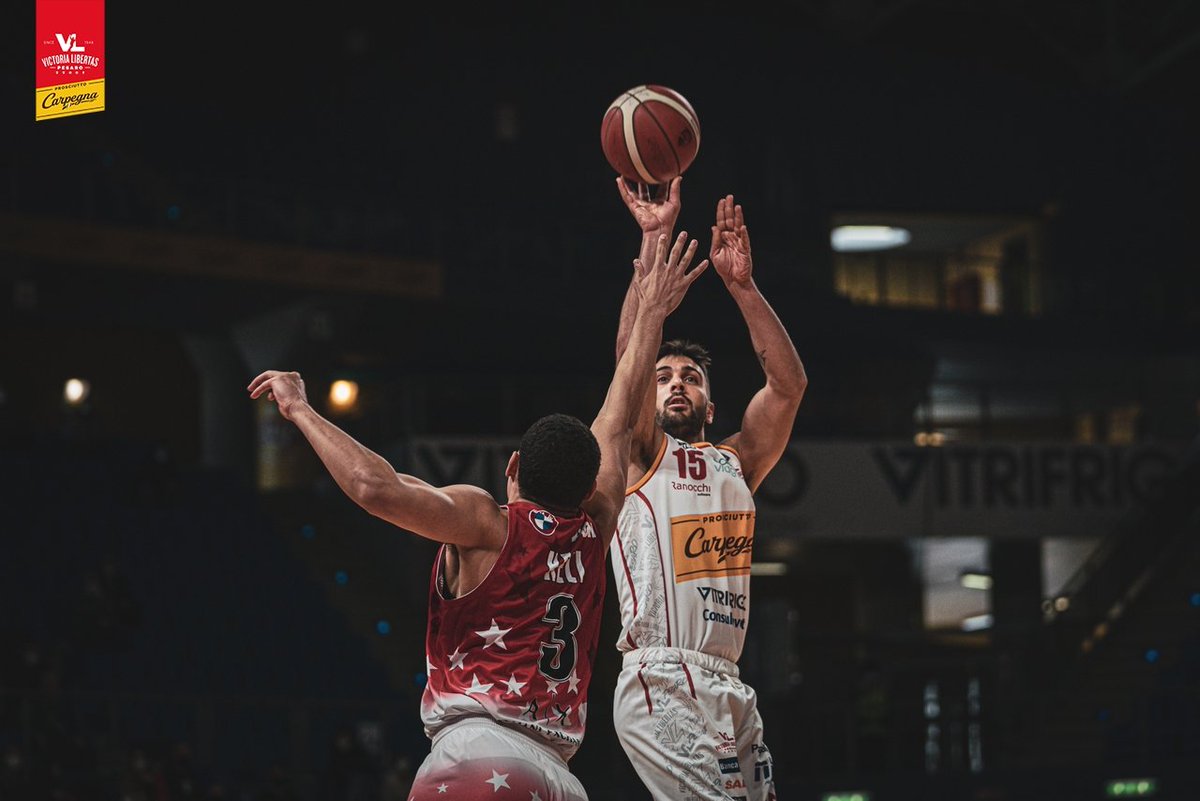 VLPesaro's tweet photo. #MagicSunday #AmazingWinnnn #PesaroMilano 💛🏀⚪🔴
#PhAndreaZaccaria https://t.co/aZb23L4oxY