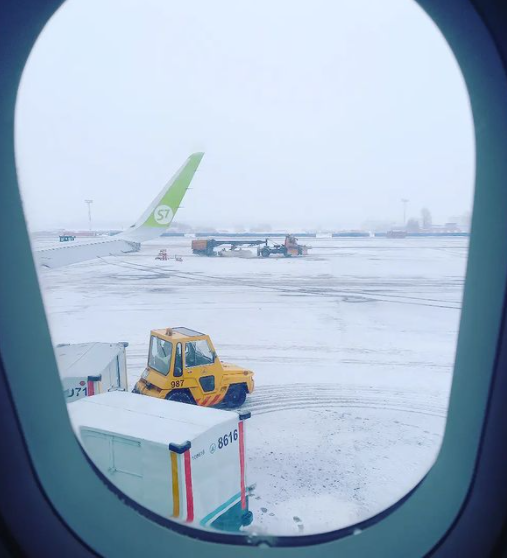 tamaro44ka2's tweet photo. Обожаю начинать год с перелетов и обучения перед самой весной ✈

#самолет #домодедово #обучениеманикюру #обучениемакияжу #семинар #перелет #окно #землявиллюминаторе #взаимнолайки #Тамара #зима #скоровесна #москва #2022 https://t.co/o8HSOJ9nVw
