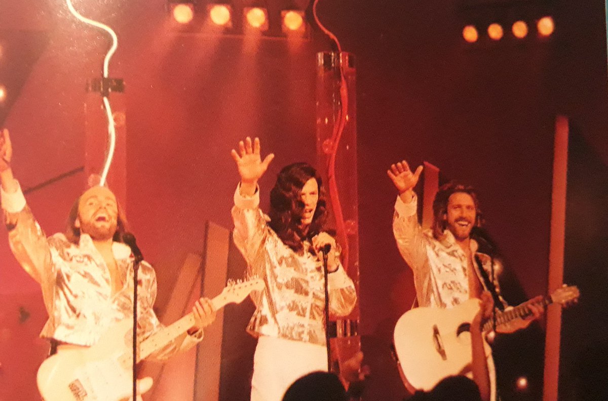 Toen talentenshows nog heel onschuldig waren. Rob Witschge, <a href="/JohnVanLoen1/">John Van Loen</a> en John de Wolf als de Bee Gees. Sterrenplaybackshow in ‘94.