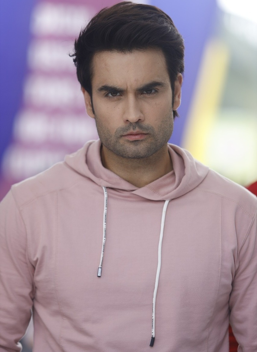 #VivianDsena on the relevance of regularising his diet and hitting gym for '#SirfTum' role

Read: bit.ly/3nzsguQ
